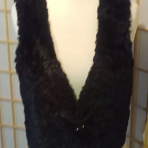 Trina Turk Lg Cropped Furry Vest - Picture 15 of 16
